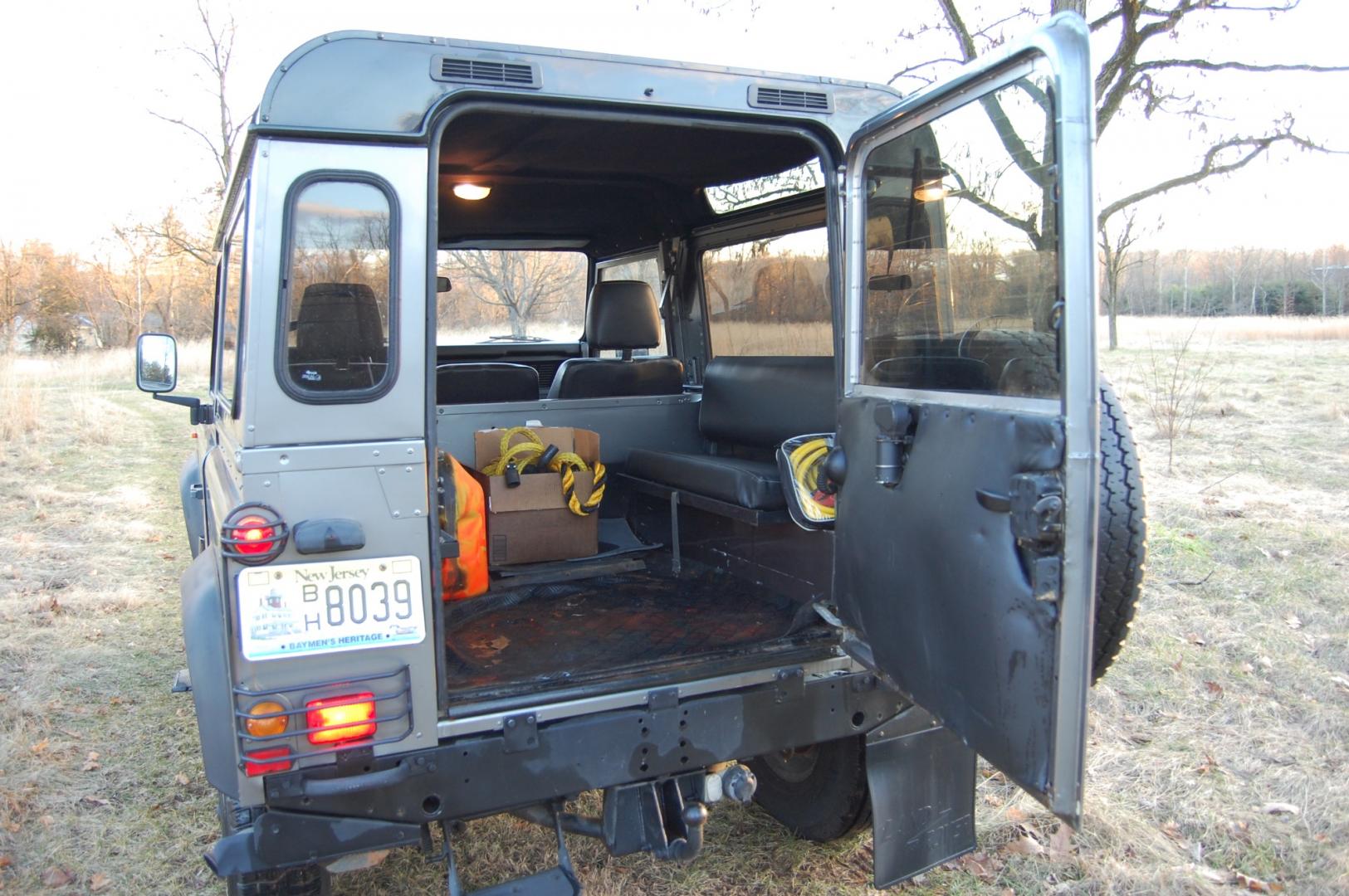 1990 Gray /Black Land Rover Defender (SALLDVAB8FA) with an Diesel engine, 5 speed manual transmission, located at 6528 Lower York Road, New Hope, PA, 18938, (215) 862-9555, 40.358707, -74.977882 - Here is a great running, great looking turn key 1990 Land Rover Defender.....Diesel engine, 5 speed manual transmission, roll up windows, black leather seats, steel wheels, 7.50R60 Silca Come 4x4 tires, fog lights, trailer hitch, Warn Zion 10-S power wynch. The engine has been rebuilt, body and i - Photo#8